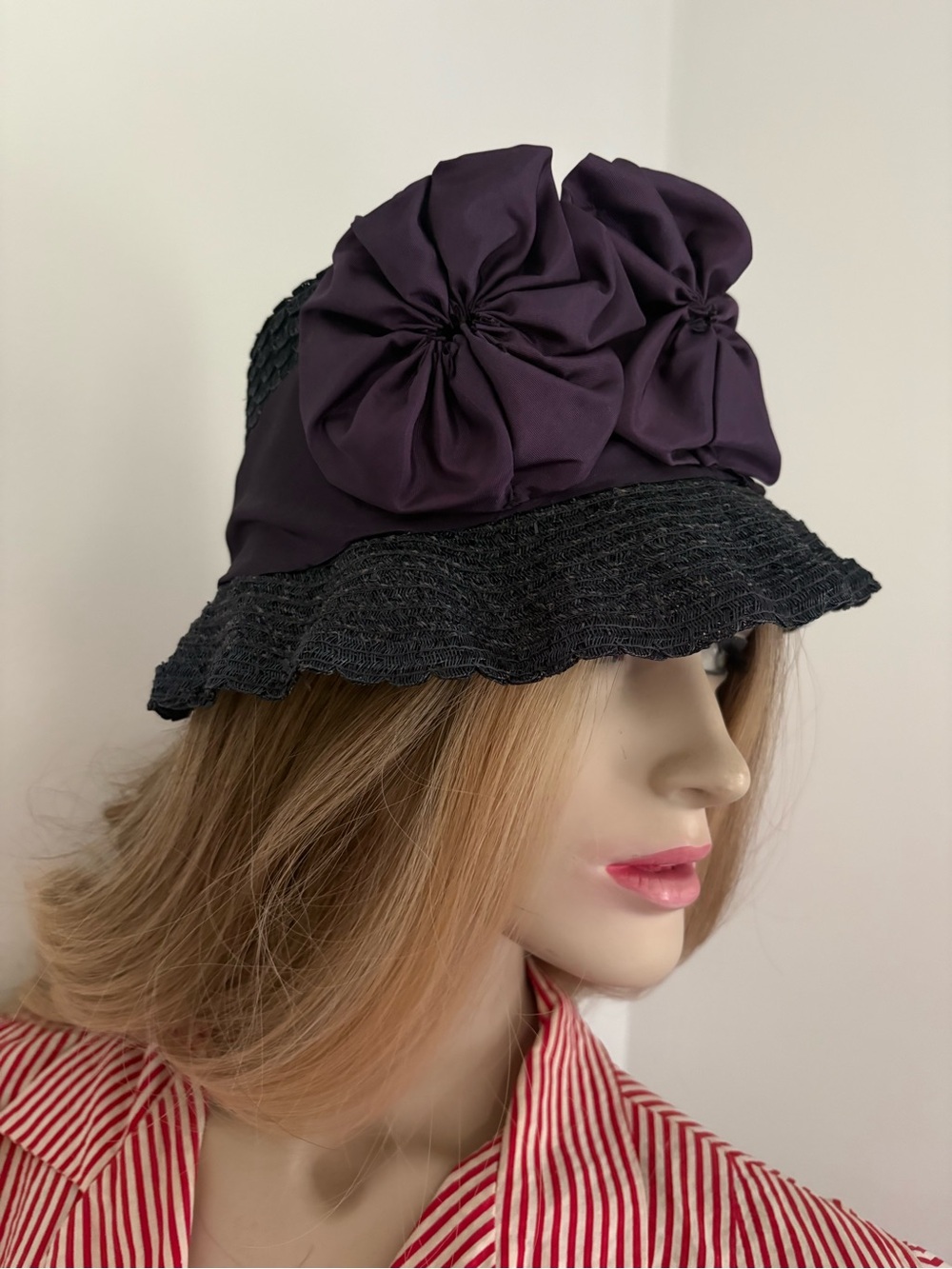 Glamorous Vintage 1940s Navy Fine Weave & Ribbon Hat